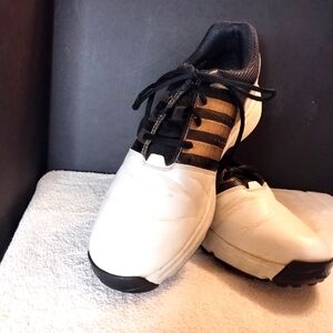 Men's Adidas golf shoes.. size 9.5